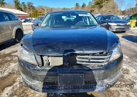 2013 Volkswagen Passat S z USA, uszkodzony, nr VIN 1VWAP7A32DC136083